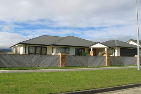 Photo of property in 26 Abby Road, Fitzherbert, Palmerston North, 4410