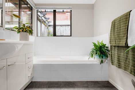 Photo of property in 39 Greenfield Drive, Western Heights, Hamilton, 3200