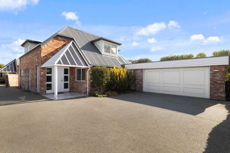 Photo of property in 2/195 Memorial Avenue, Burnside, Christchurch, 8053