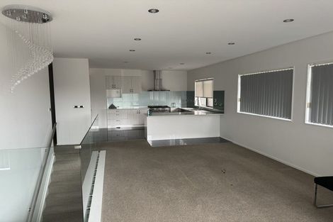 Photo of property in 30 Midhurst Avenue, Henderson, Auckland, 0612