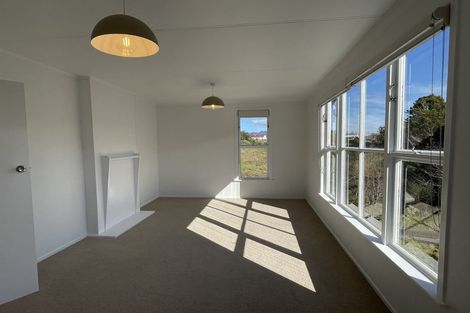 Photo of property in 8 Kelvin Place, Westown, New Plymouth, 4310