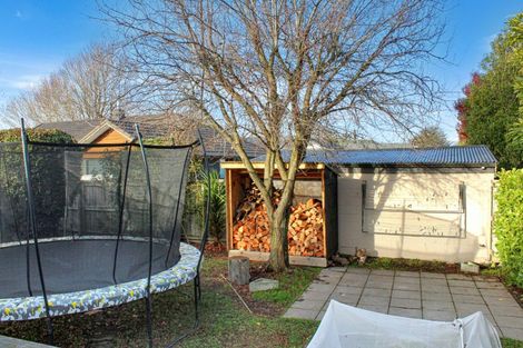 Photo of property in 3 Mirfield Place, Russley, Christchurch, 8042