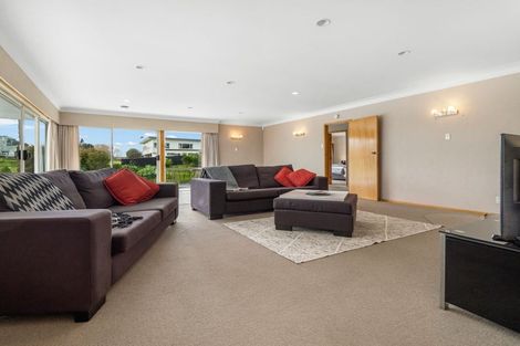 Photo of property in 12 Racecourse Road, Waiuku, 2123