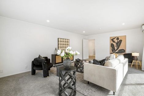 Photo of property in 2/7 Tallington Crescent, Torbay, Auckland, 0630