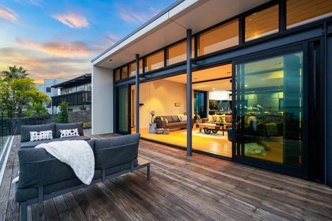 Photo of property in 51 Pacific Parade, Army Bay, Whangaparaoa, 0930