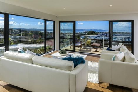 Photo of property in 29 Bernleigh Terrace, West Harbour, Auckland, 0618