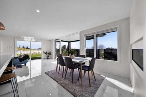 Photo of property in 4 Vardon Way, Waiwhakaiho, New Plymouth, 4312