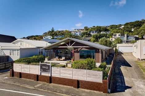 Photo of property in 43 Moana Road, Plimmerton, Porirua, 5026