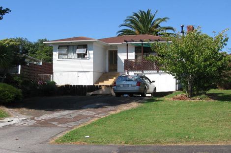 Photo of property in 6 Springside Place, New Lynn, Auckland, 0600