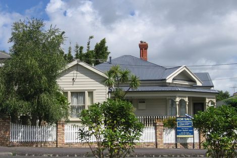 Photo of property in 11 Shoal Bay Road, Devonport, Auckland, 0624