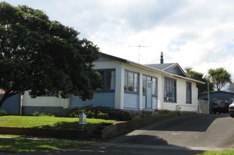 Photo of property in 22 Karaka Street, Castlecliff, Whanganui, 4501