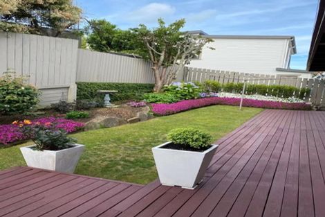 Photo of property in 2/11 Parr Terrace, Castor Bay, Auckland, 0620