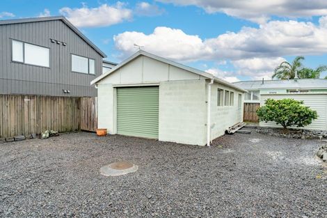 Photo of property in 3 Poto Street, Te Atatu South, Auckland, 0610