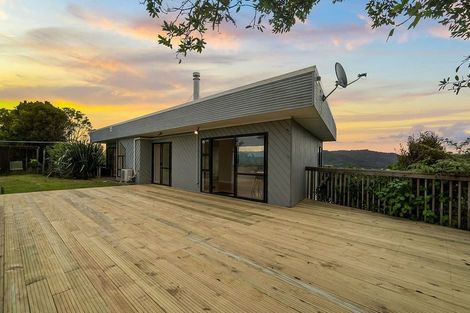 Photo of property in 12 Victory Road, Laingholm, Auckland, 0604