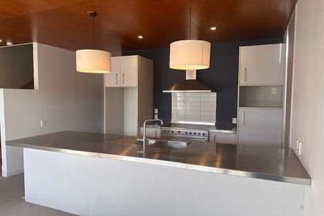 Photo of property in 10/3 Severn Street, Island Bay, Wellington, 6023