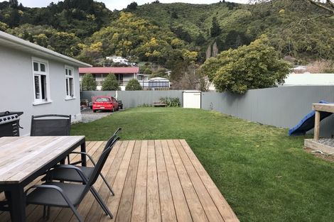 Photo of property in 49a Hampden Street, Picton, 7220