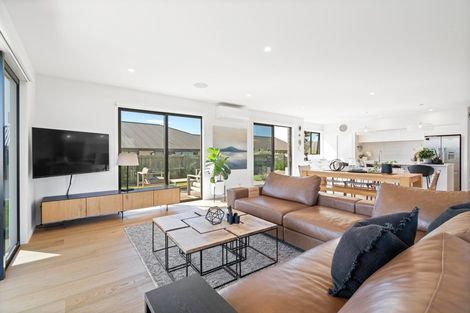 Photo of property in 9 Centre Crescent, Wanaka, 9305