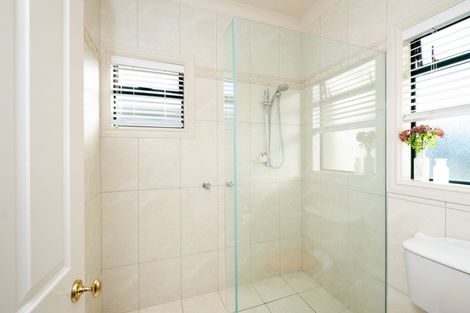 Photo of property in 100 Church Road, Taradale, Napier, 4112