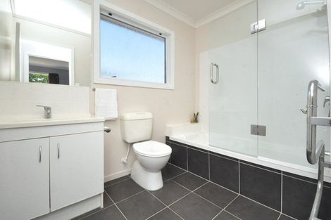 Photo of property in 86a Sylvan Crescent, Te Atatu South, Auckland, 0610