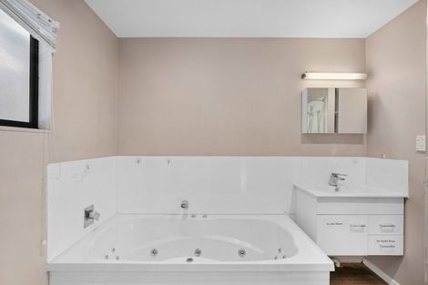 Photo of property in 218 Fernhill Road, Sunshine Bay, Queenstown, 9300