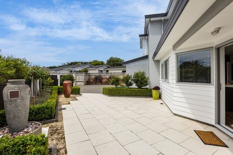 Photo of property in 9a Observatory Close, Whitby, Porirua, 5024