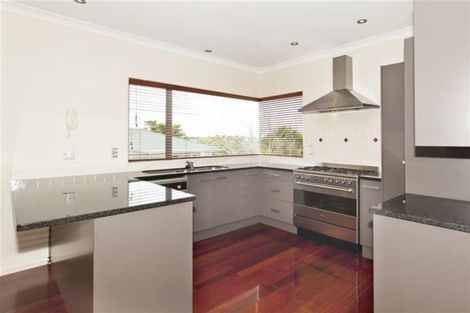 Photo of property in 8 Scarboro Terrace, Murrays Bay, Auckland, 0630