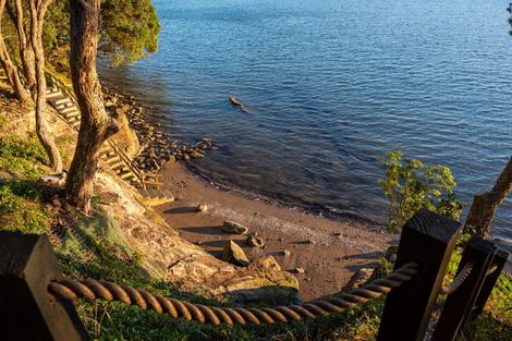 Photo of property in 36 Queen Street, Northcote Point, Auckland, 0627