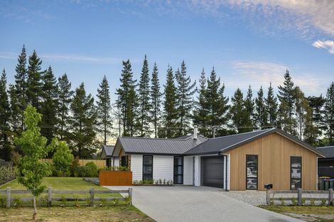 Photo of property in 23 Kingfisher Crescent, Albert Town, Wanaka, 9305