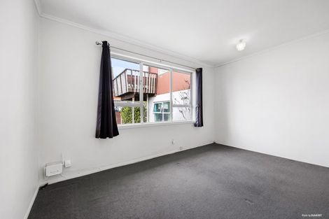 Photo of property in 2/3172 Great North Road, New Lynn, Auckland, 0600