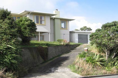 Photo of property in 2 Chapman Street, Newlands, Wellington, 6037