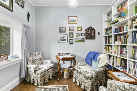 Photo of property in 32 Ferry Road, Days Bay, Lower Hutt, 5013