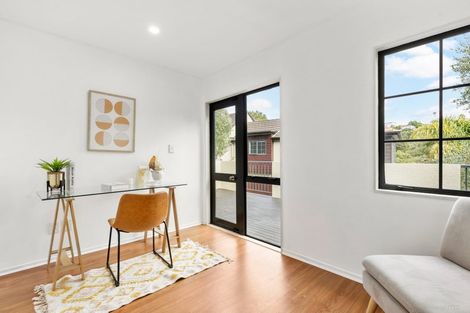 Photo of property in 3/19 Langana Avenue, Browns Bay, Auckland, 0630