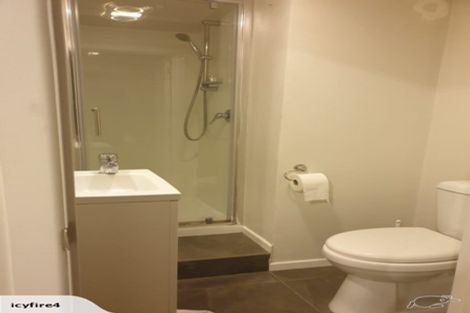 Photo of property in 2/16 Fowler Street, Northcote, Auckland, 0627