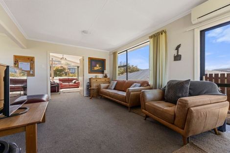 Photo of property in 12 Pioneer Crescent, Helensburgh, Dunedin, 9010