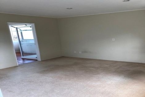 Photo of property in 2/41 Radiata Lane, Chatswood, Auckland, 0626