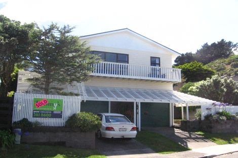 Photo of property in 9 Middlesex Place, Northland, Wellington, 6012