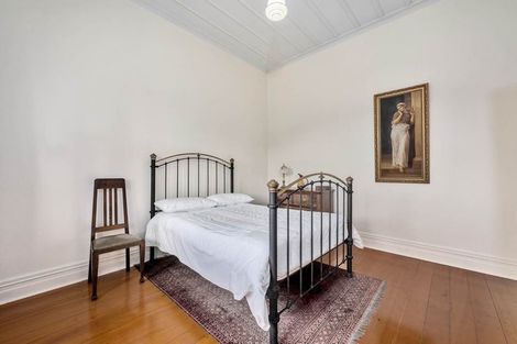 Photo of property in 5 Shoal Bay Road, Devonport, Auckland, 0624