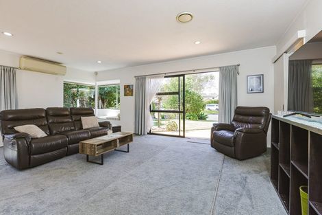 Photo of property in 14 Foxbridge Lane, Conifer Grove, Takanini, 2112