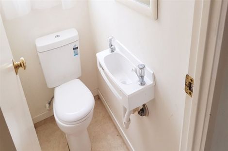 Photo of property in 3 Caspian Close, New Lynn, Auckland, 0600