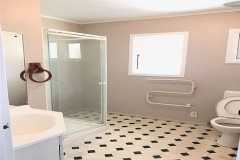 Photo of property in 2/40 Amberley Avenue, Te Atatu South, Auckland, 0610