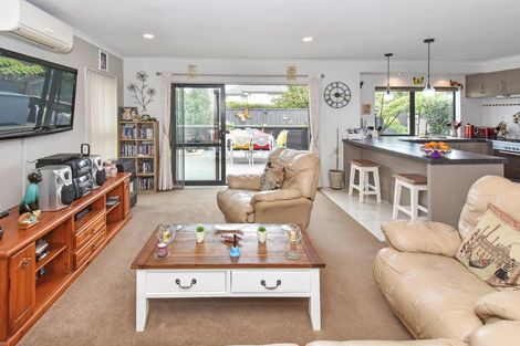 Photo of property in 9 Pickaberry Avenue, Karaka, Papakura, 2113