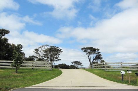 Photo of property in 52b Bethells Road, Waitakere, Henderson, 0782