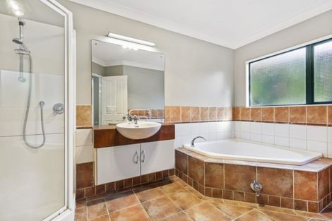 Photo of property in 2 Roseville Road, Gulf Harbour, Whangaparaoa, 0930