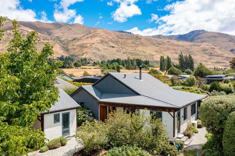 Photo of property in 6 Meadowbrook Place, Wanaka, 9305
