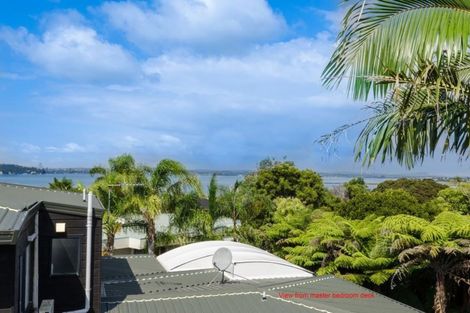 Photo of property in 7 Oakpark Place, West Harbour, Auckland, 0618