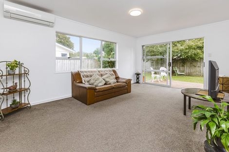 Photo of property in 2/21 Harper Street, Papakura, 2110