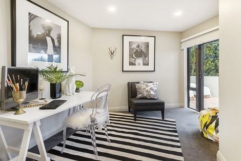 Photo of property in 5 Bunker Way, Strathmore Park, Wellington, 6022