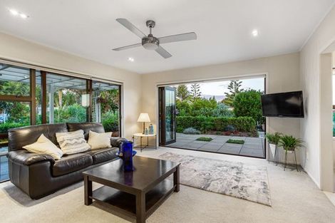 Photo of property in 2 Edgewater Grove, Orewa, 0931