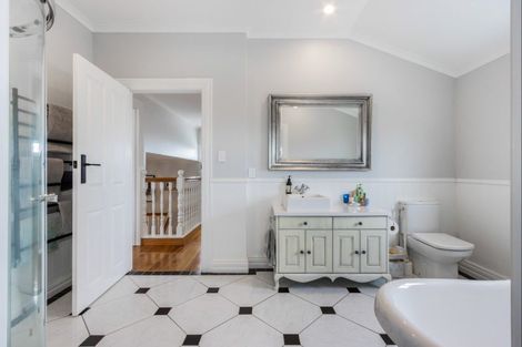 Photo of property in 11 Colenso Avenue, Hospital Hill, Napier, 4110