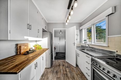 Photo of property in 1/16 Roseburn Place, Pakuranga, Auckland, 2010